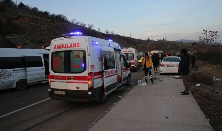 Tokat'ta 5 araç kazaya karıştı: 9 yaralı