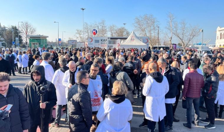 İstanbul'daki hekimler Kadıköy'de bir araya geldi: Mesleki bağımsızlık ve serbest meslek hakkımız!