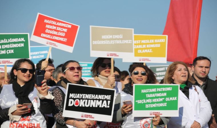 Hekimler 'Özel Hastaneler Yönetmeliği'ni protesto etti: 'Patron sağlık bakanı istemiyoruz'