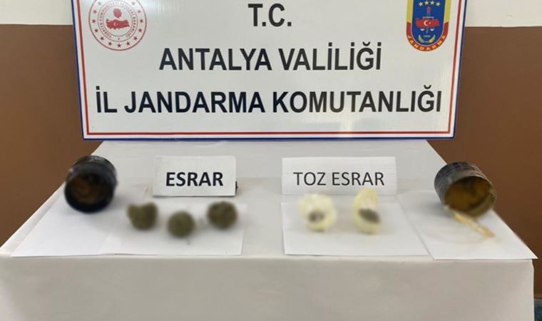 Jöle kutusunun içinden uyuşturucu çıktı