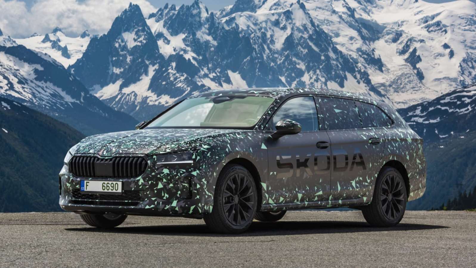 Skoda'nın kardeş katili geliyor: Volkswagen Passat tarih oluyor!