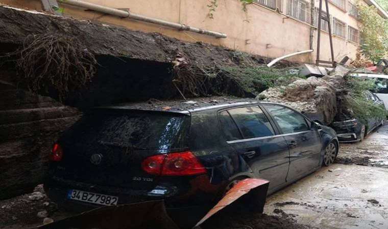 Son dakika... Zeytinburnu'nda istinat duvarı araçların üzerine çöktü