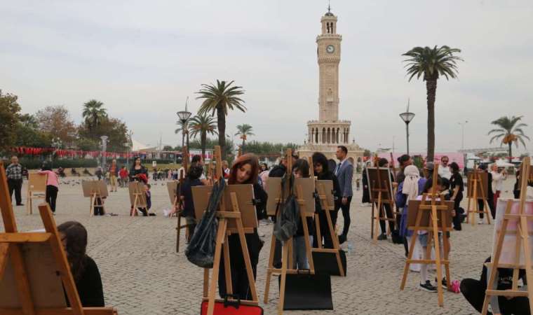 Cumhuriyetin 100. yılı İzmir’de tuvallere yansıdı