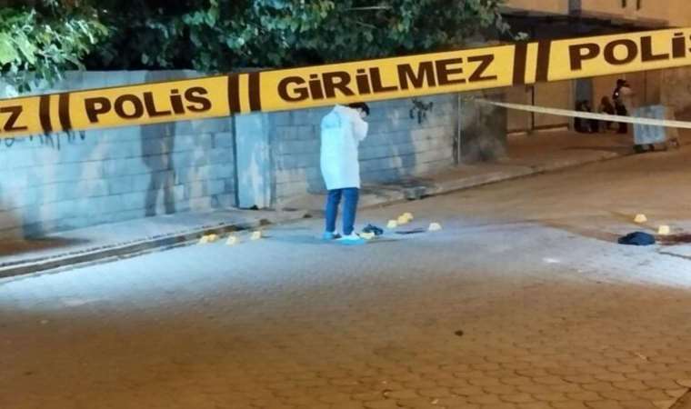 Uzaklaştırma kararı bulunan erkek, çocuklarının gözü önünde eşini öldürdü