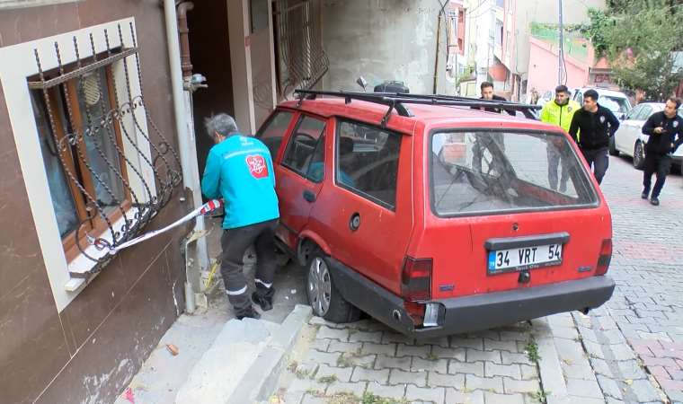 Kağıthane'de feci kaza: Freni tutmayan otomobil doğalgaz kutusunu parçaladı