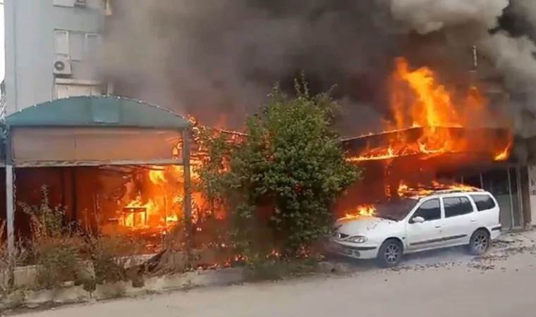 Antalya'da boş binada çıkan yangın itfaiye ekiplerince söndürüldü