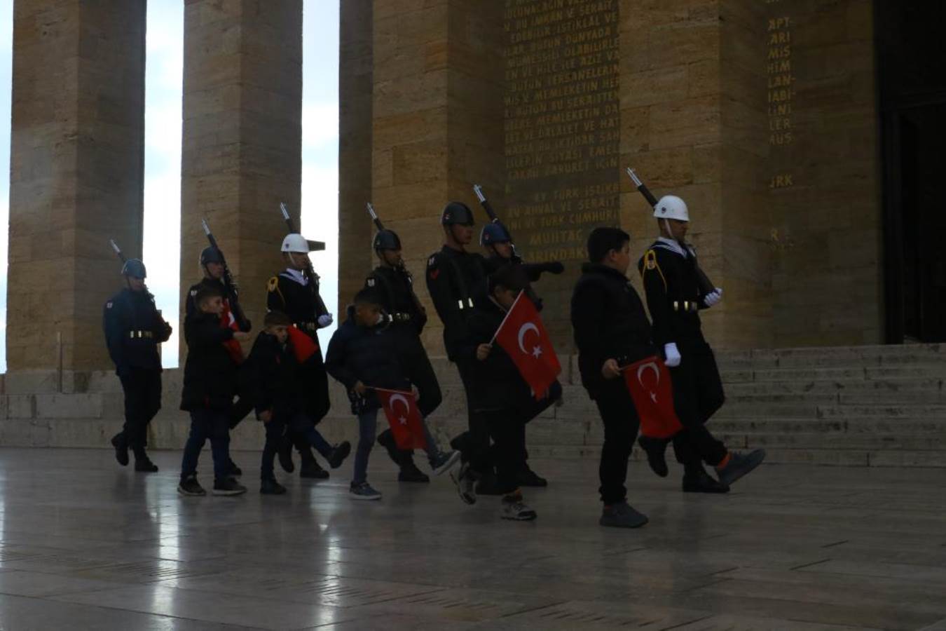 ‘Anıtkabir’de saygı nöbeti’ videosuyla gündem olan çocukların hayali gerçekleşti