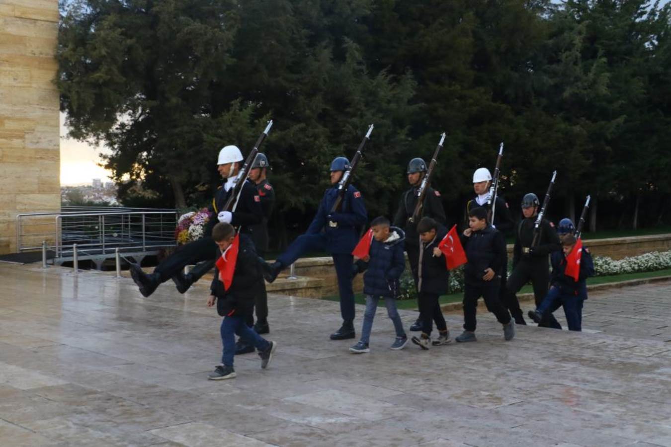 ‘Anıtkabir’de saygı nöbeti’ videosuyla gündem olan çocukların hayali gerçekleşti