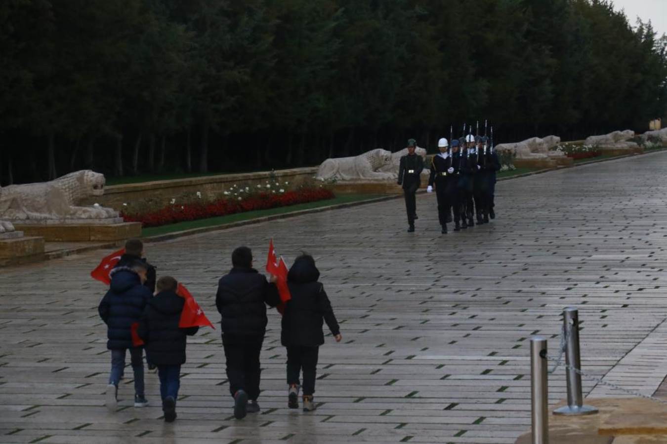 ‘Anıtkabir’de saygı nöbeti’ videosuyla gündem olan çocukların hayali gerçekleşti