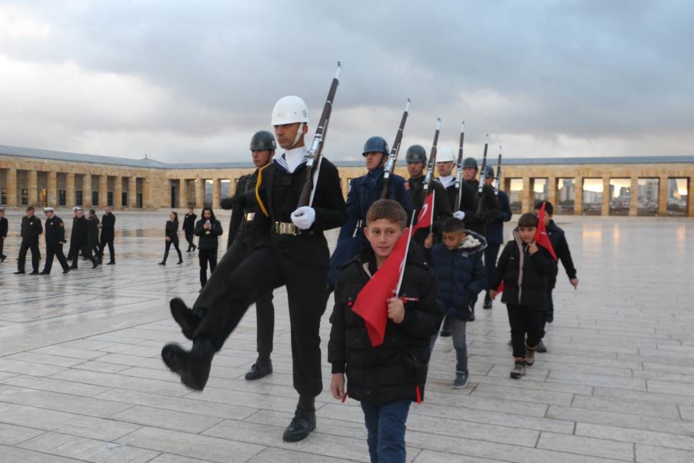 ‘Anıtkabir’de saygı nöbeti’ videosuyla gündem olan çocukların hayali gerçekleşti