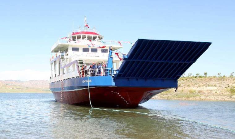 Çemişgezek-Elazığ feribot seferlerine 'kuvvetli rüzgar' engeli!