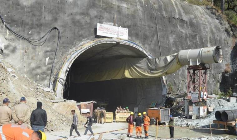 Hindistan’da tünelde mahsur kalan işçilerin ilk görüntüleri yayımlandı