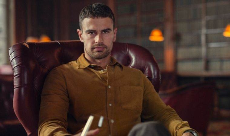 Suç, lüks ve intikam: Theo James ve Kaya Scodelario'dan The Gentlemen!