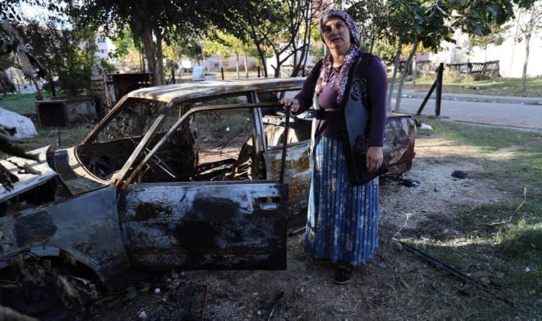 Uyuşturucu satıcıları önce oğlunu dövdü sonra otomobilini yaktı!