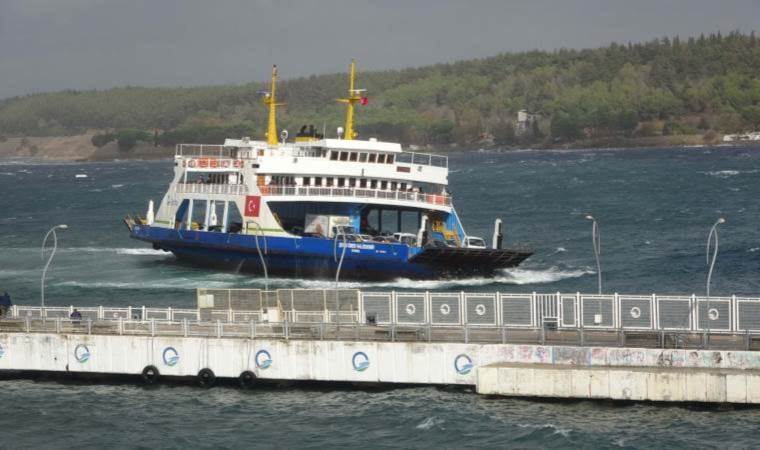 Bozcaada ve Gökçeada feribot seferlerine fırtına engeli