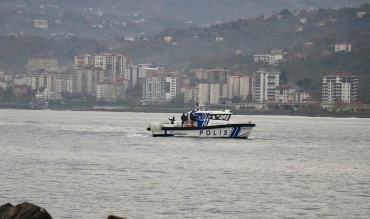 Trabzon'da dalgalara kapılan 2 öğrenci aranıyor