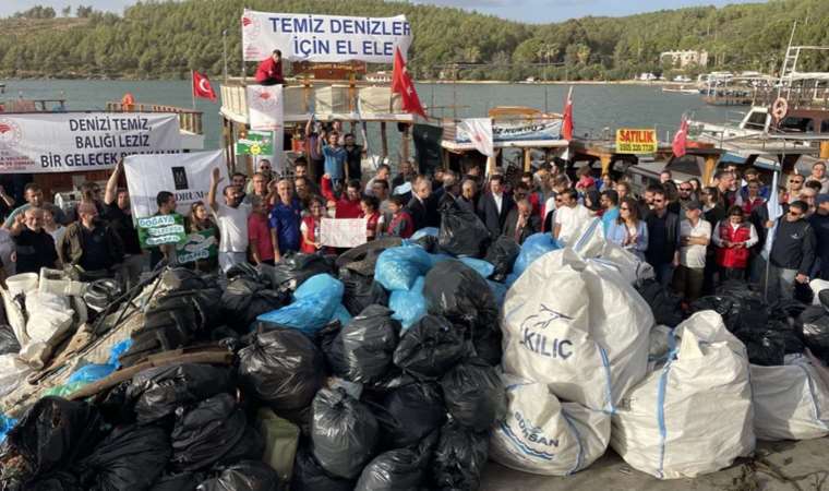 Bodrum'da deniz dibi ve kıyı temizliğinde yaklaşık 15 ton atık toplandı