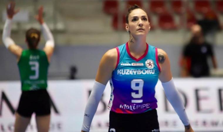 Milli voleybolcu Büşra Kılıçlı, kızıyla birlikte trafik kazası geçirdi