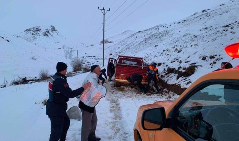 Araçları kara saplandı: Yaylada mahsur kaldılar