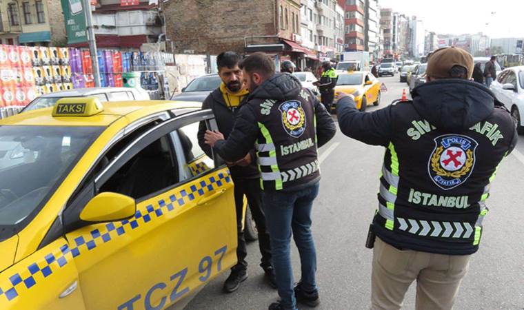 Kadıköy'de denetimde ceza yiyen taksiciden polise tepki: 'En kolay cezayı bize yazıyorlar'