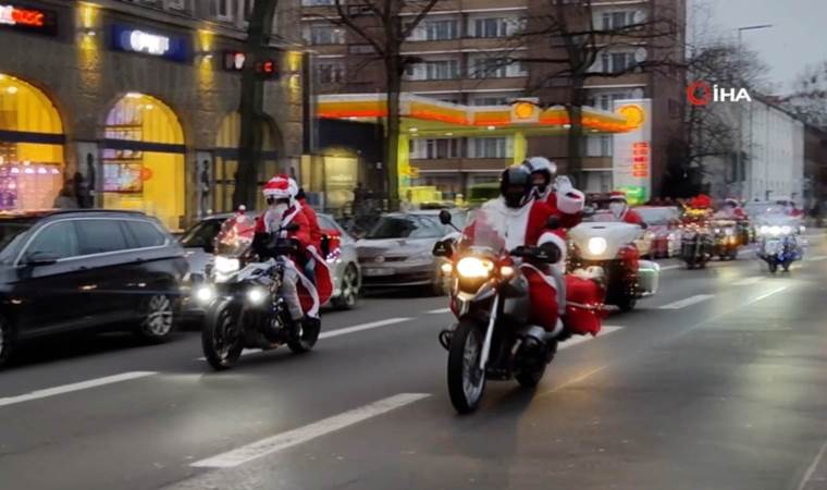 Almanya'da Noel Baba kılığında motosikletli yoksulluk protestosu