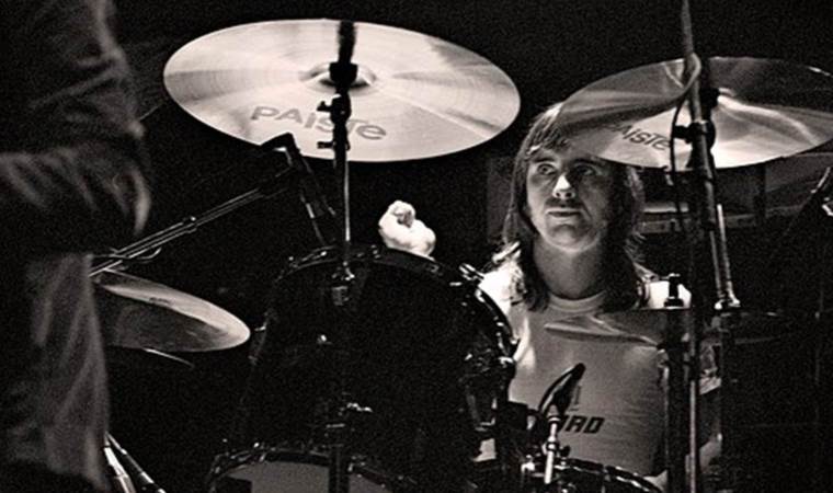 AC/DC'nin efsane bateristi Colin Burgess yaşamını yitirdi