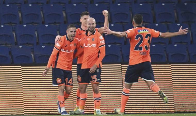 Başakşehir'den üst üste ikinci galibiyet: 3 puanı 3 golle aldılar!