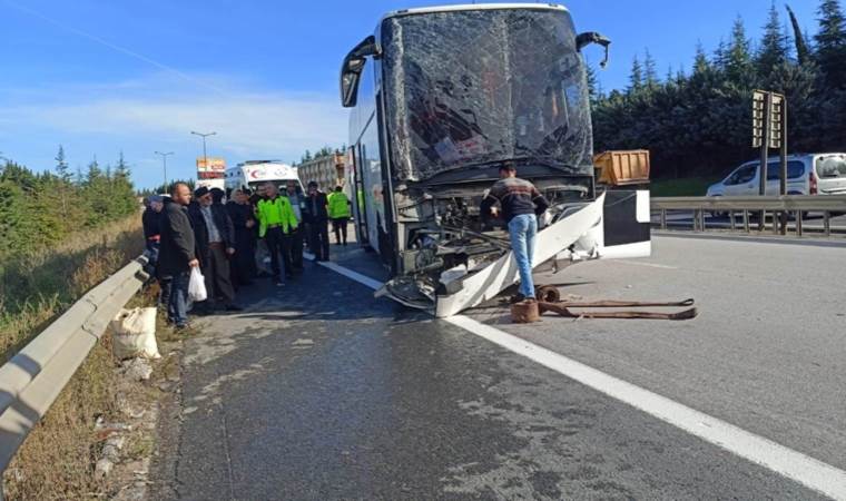 Yolcu otobüsü, TIR'a arkadan çarptı: Çok sayıda yaralı!