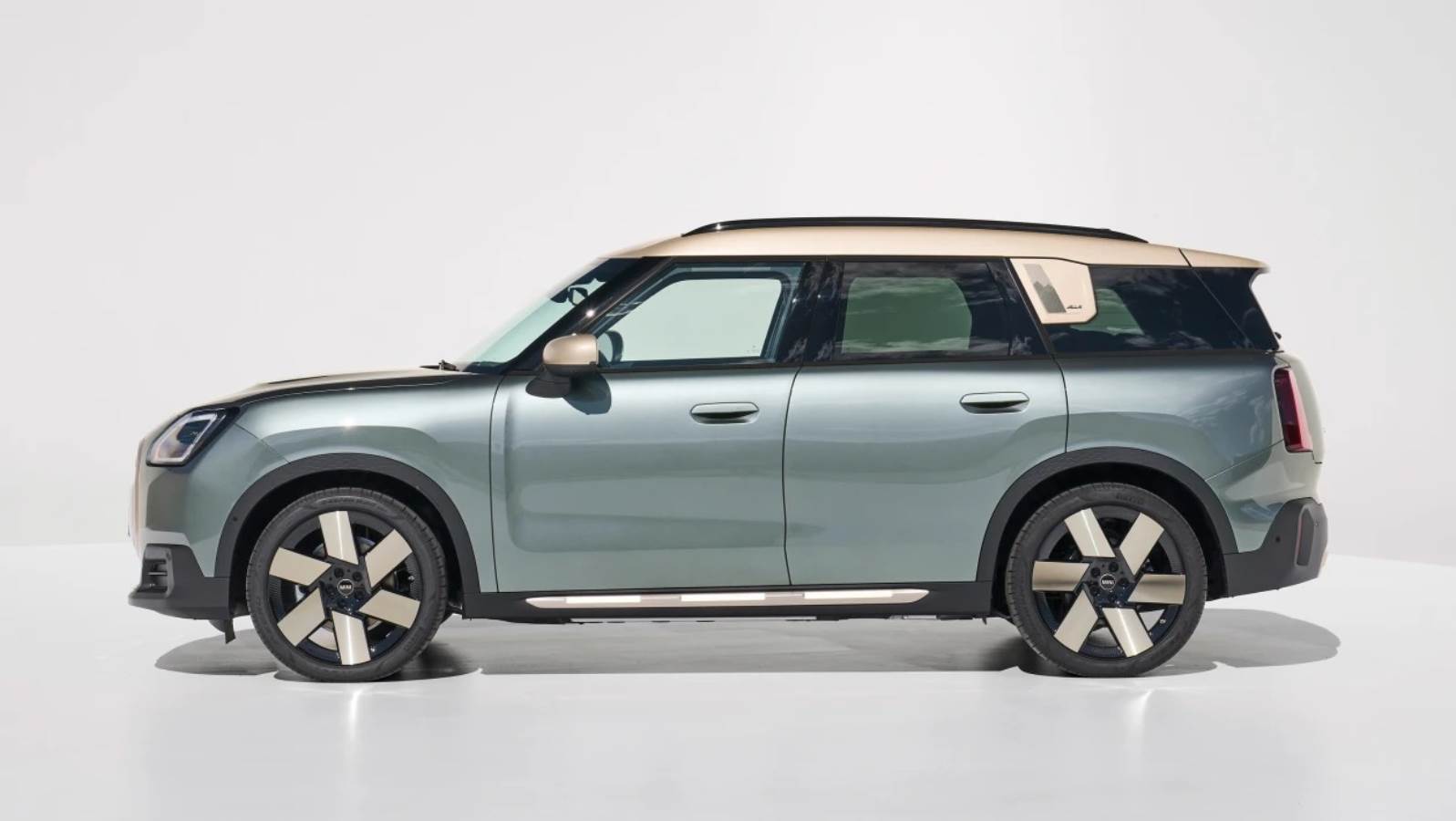 Yeni Mini Countryman satışa sunuldu: Benzinli ve elektrikli seçenekleri ile geliyor