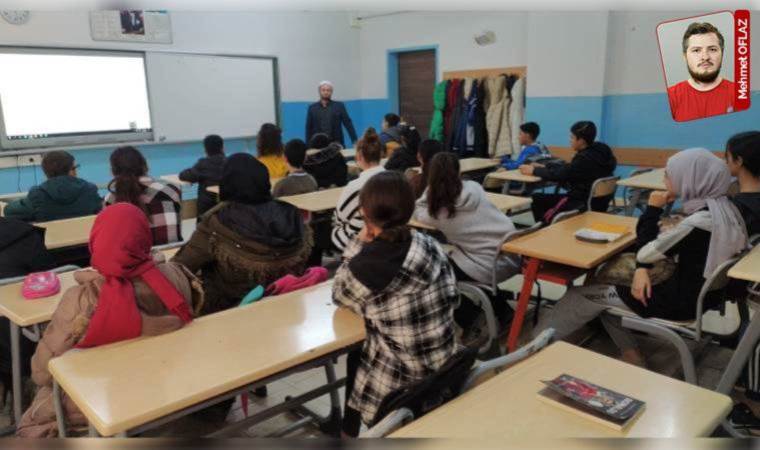 İmam ve müezzinler okullarda cirit atıyor: 'İnsan hakları' eğitimi verdiler!