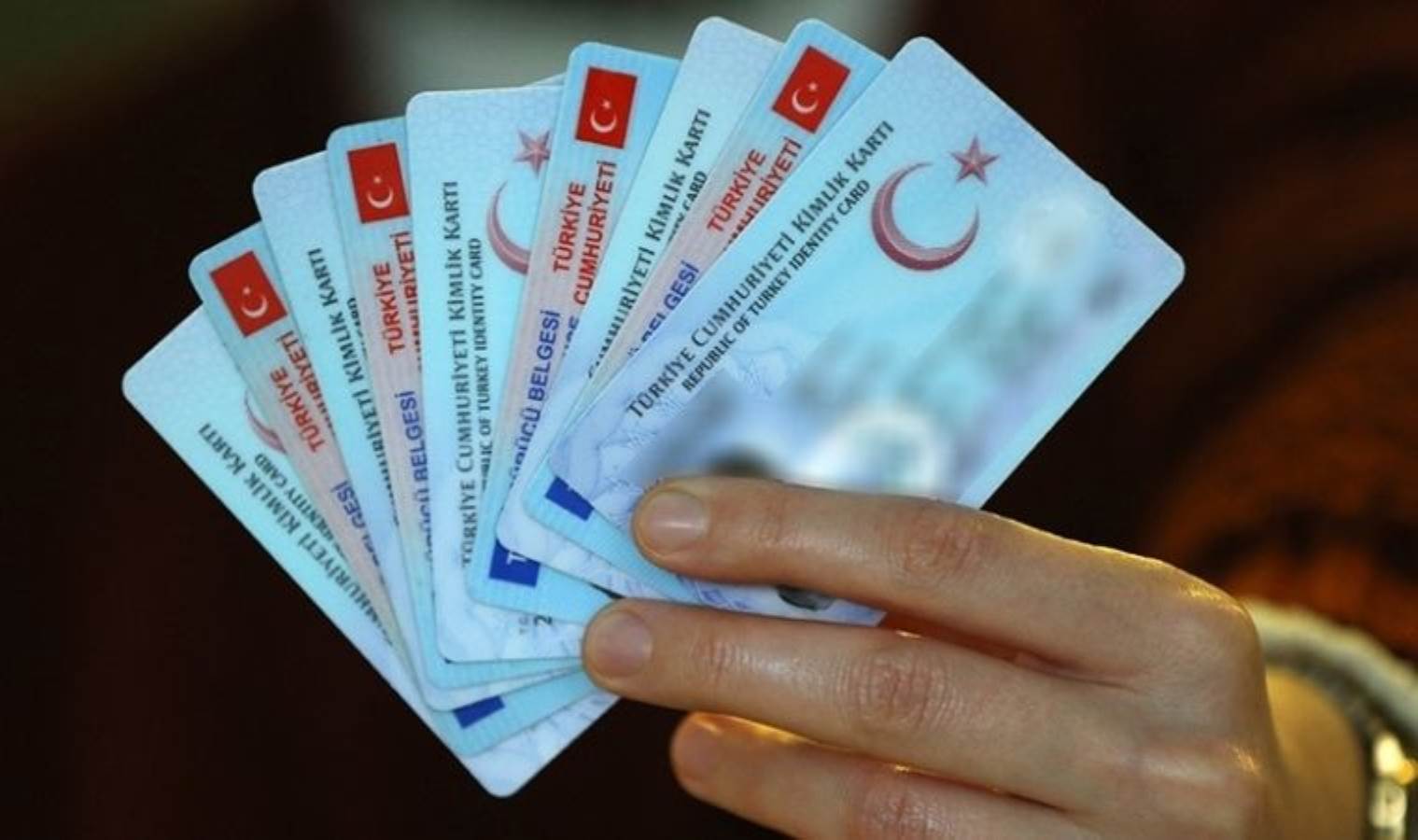 Sürücüler dikkat! 2025'te trafik cezaları ve harç ücretlerine yeni zamlar yolda! Ehliyet, pasaport ve geçiş ücretlerinde yeni rakamlar açıklandı