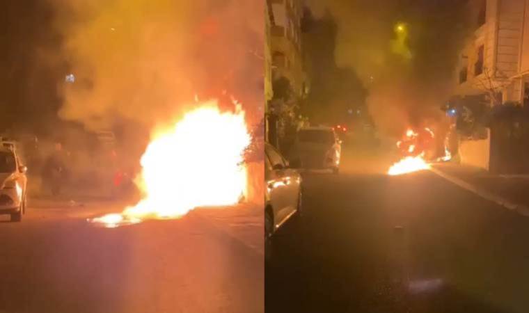 İstanbul'da park halindeki otomobil alev alev yandı!