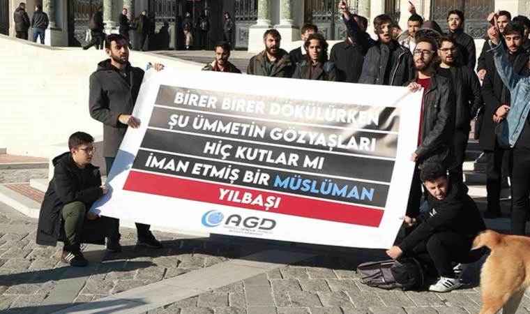 Beyazıt'ta 'yılbaşı kutlaması' protestosu: 'Hristiyan'ın kutsalına değil, Müslüman'ın kutlamasına karşıyız'