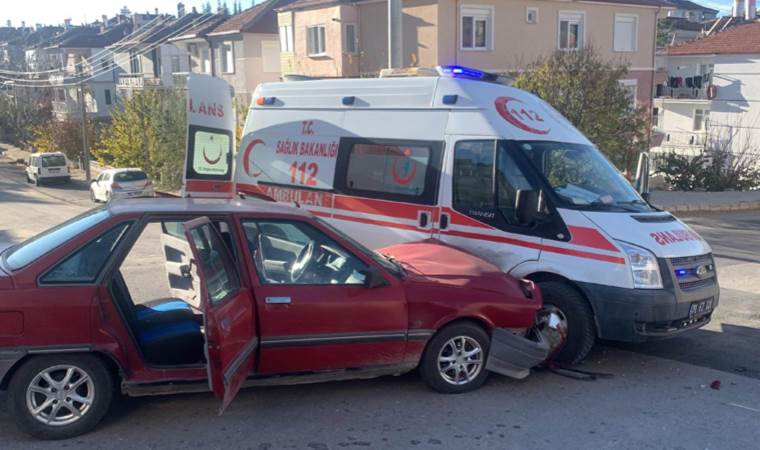 Karaman’da ambulans ile otomobil çarpıştı!