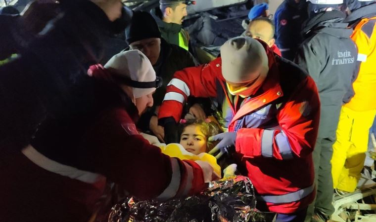 Kahramanmaraş merkezli büyük deprem... 98 saat sonra enkazdan çıkarıldı: 'İğne mi o, acır mı?'