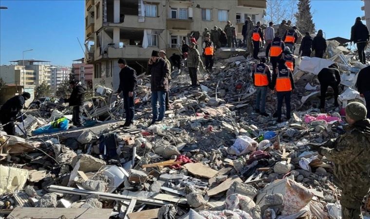 Isınmak için girdiği lokantada ikinci depreme yakalandı, yaşamını yitirdi