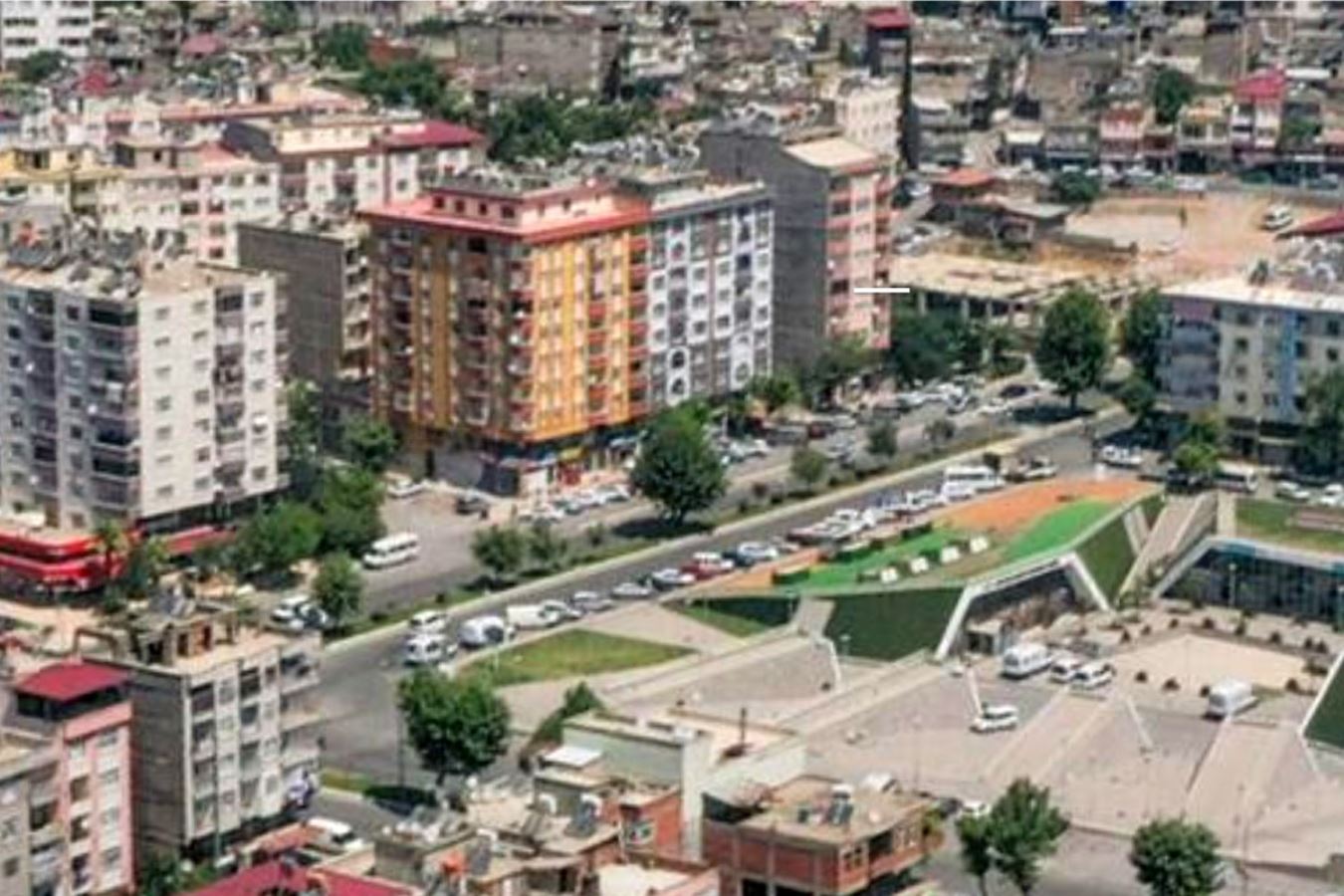 Depremin öncesi ve sonrasında çekilen fotoğraflar büyük tahribatı ortaya koydu