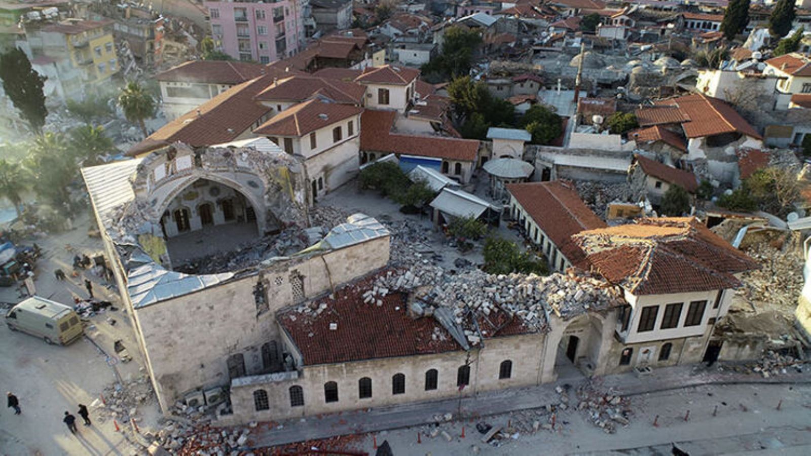 Türkiye'deki hangi kültürel yapılar depremde zarar gördü?