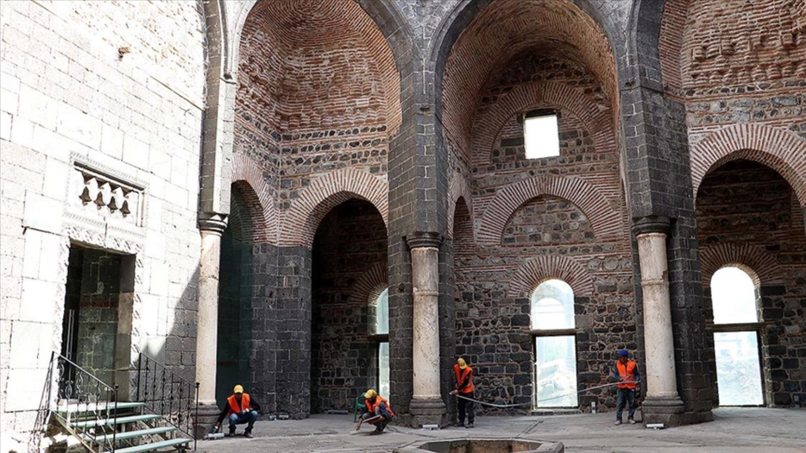 Türkiye'deki hangi kültürel yapılar depremde zarar gördü?