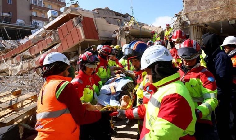 İki Alman yardım grubu çalışmalarını askıya aldı