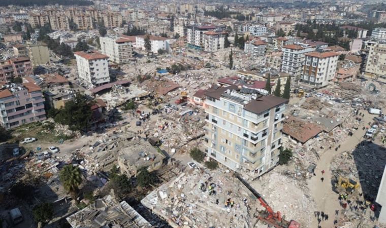 Afet bölgesine gönderilen yardım kolilerinden depremzedeler için yazılmış duygulandıran notlar