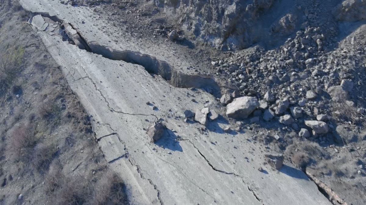 Kahramanmaraş merkezli depremler karayollarında tahribata yol açtı