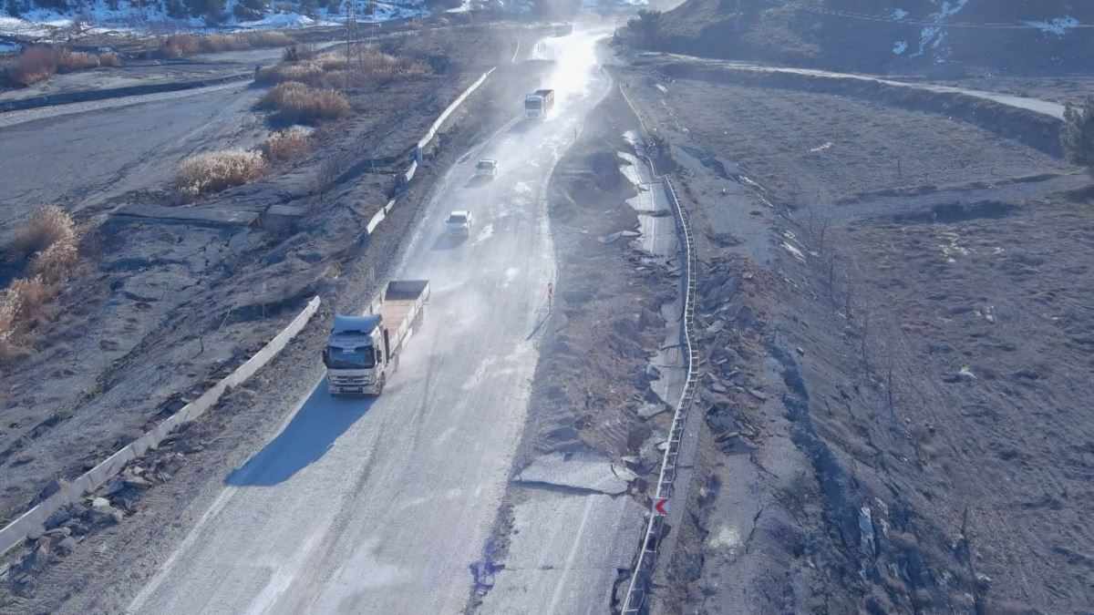 Kahramanmaraş merkezli depremler karayollarında tahribata yol açtı