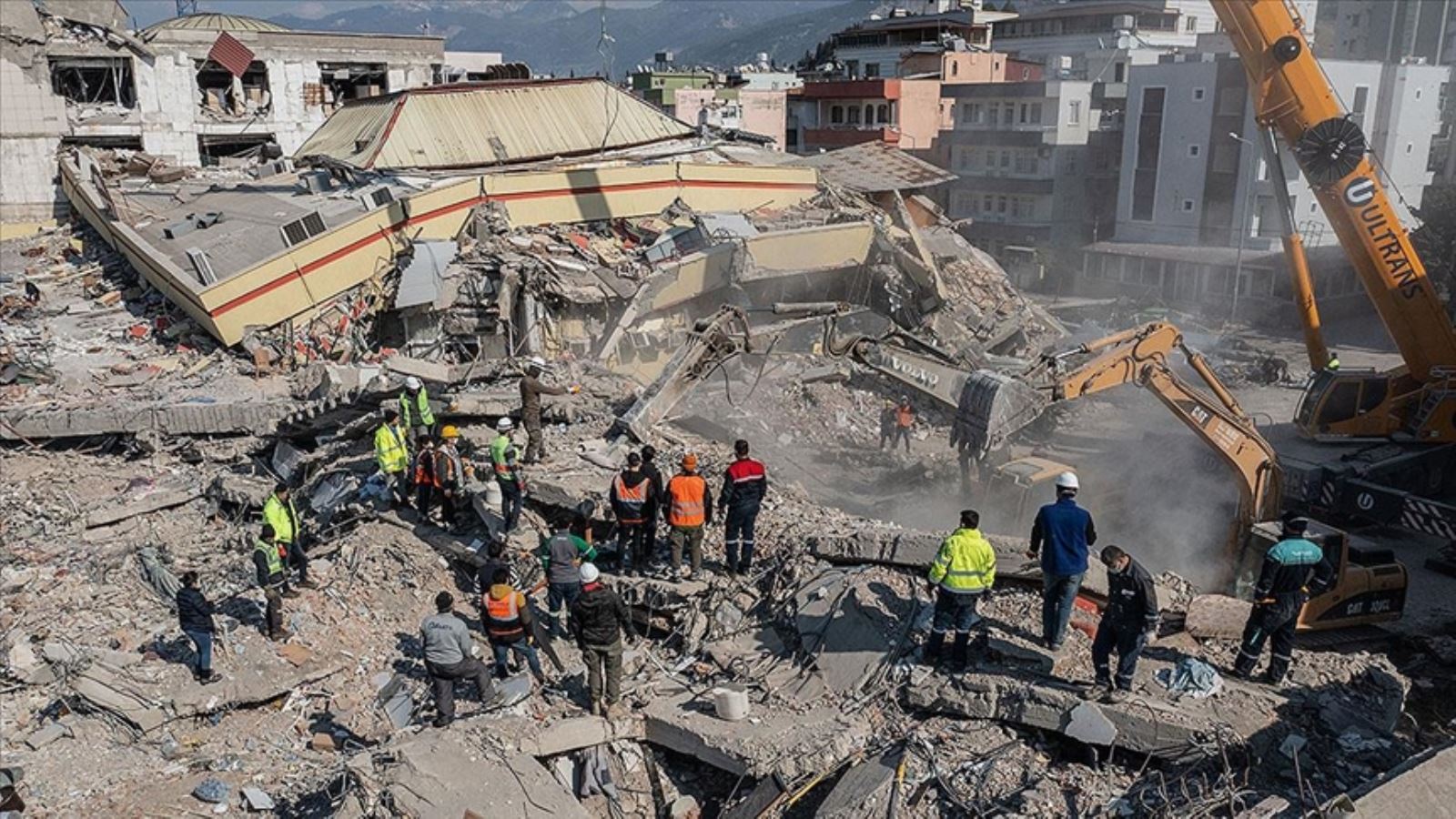 Deprem felaketinde hangi yabancı ünlüler Türkiye'ye destek verdi?