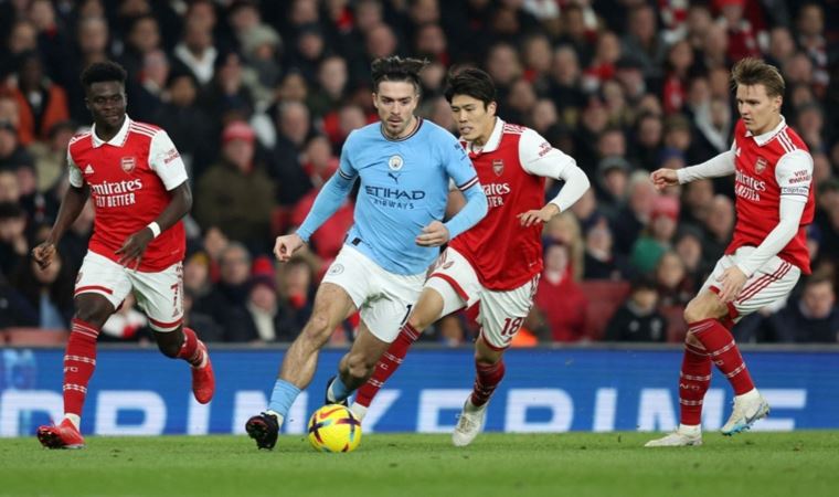 Premier Lig'de Manchester City Arsenal'ı devirdi