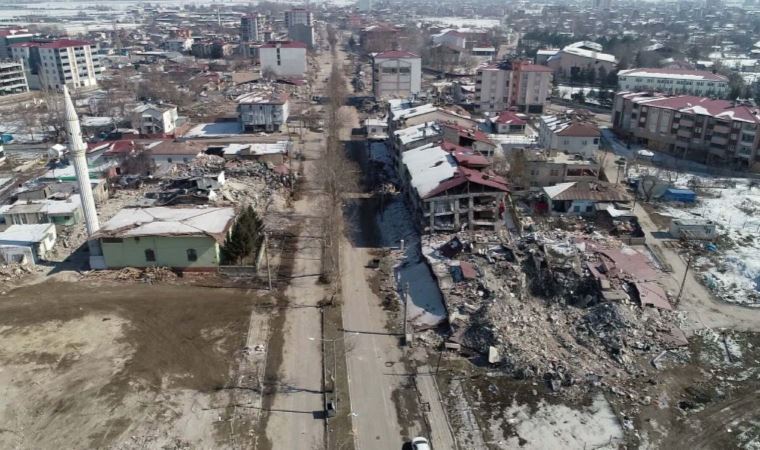 Depremde harabeye dönen mahalle drone ile havadan görüntülendi