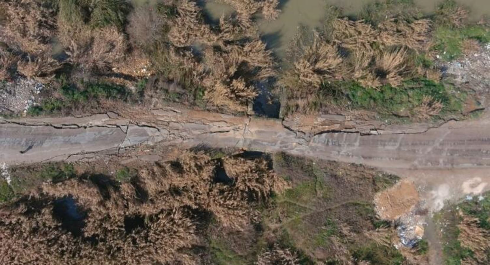 Hatay'daki depremde bazı yollar çöktü