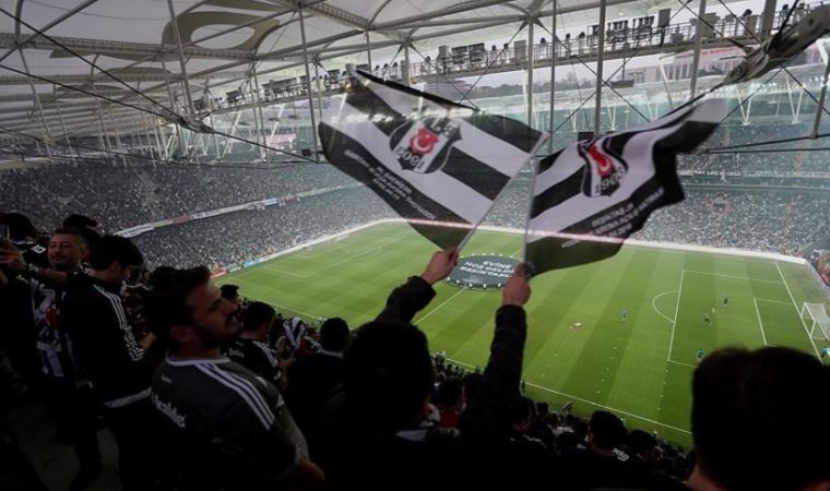 Beşiktaş tribünlerinde 'Hükümet istifa' sloganları atıldı