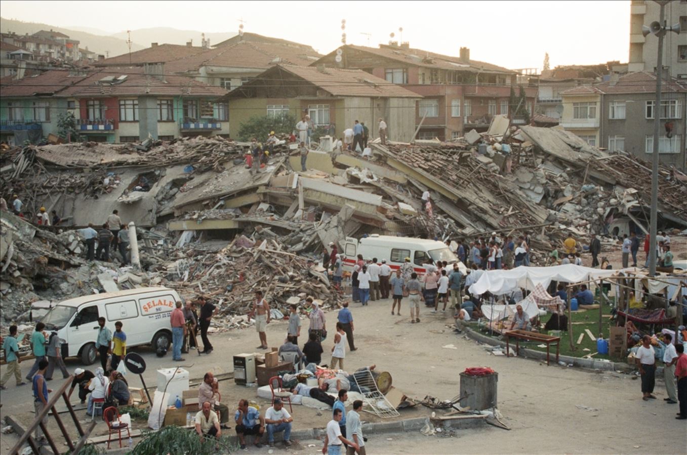 Düzce Depremi'nin 24. yılında hayatını kaybedenler anıldı - Resim : 1