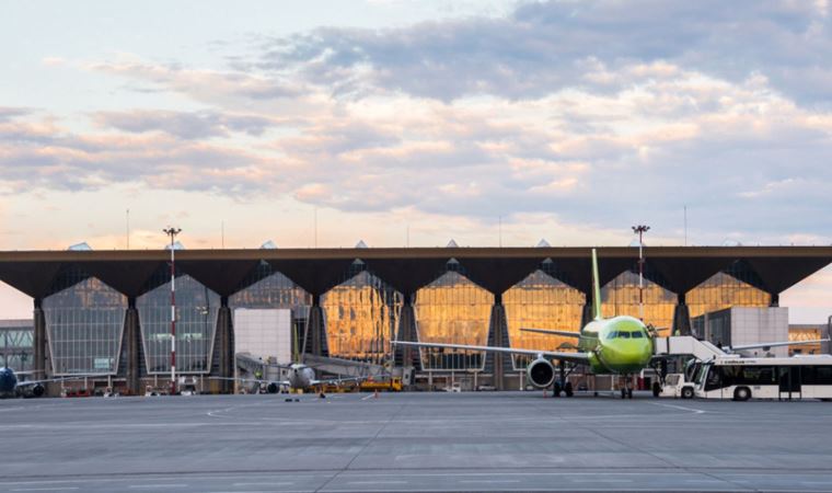 Rusya'nın Pulkovo Havalimanı'nda uçuşlar askıya alındı